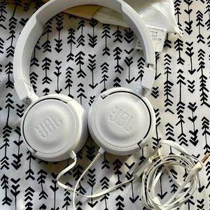 White JBL adjustable wired headphones